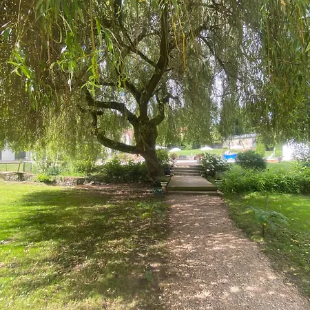 Emeraude לינה וארוחת בוקר 3*