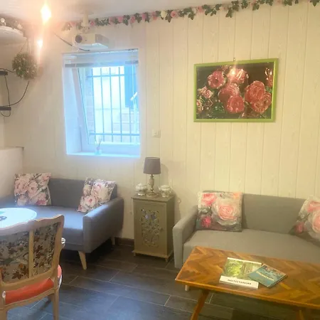 Emeraude לינה וארוחת בוקר