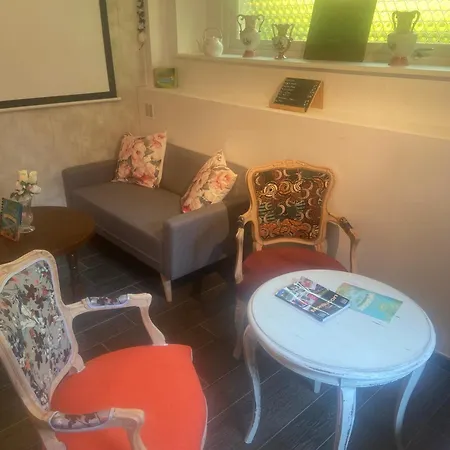 לינה וארוחת בוקר Emeraude