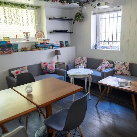 לינה וארוחת בוקר Emeraude